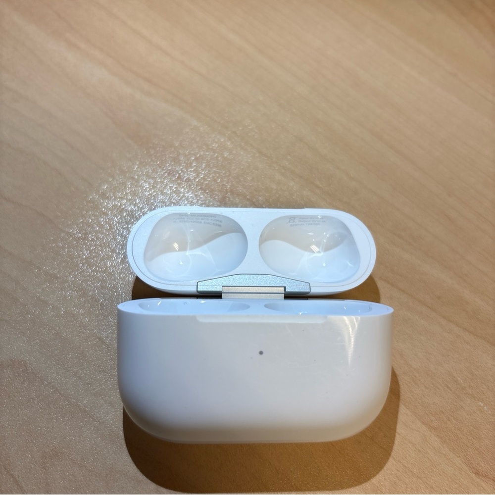 Charging Case Only Apple AirPods Pro Gen 2 A2968 with Magsafe USB-C